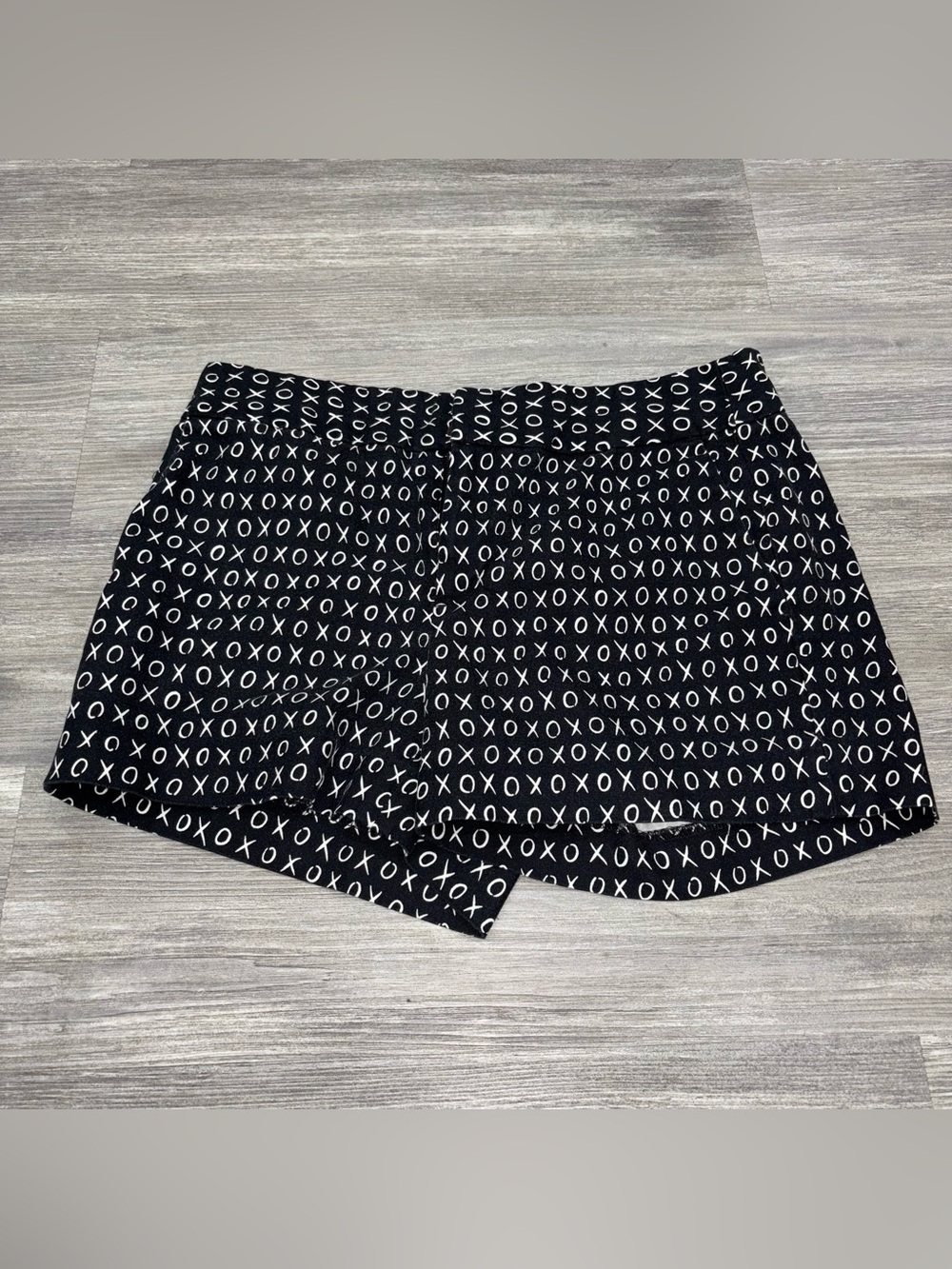 Banana Republic Black Shorts with White XOXO Print Size 2